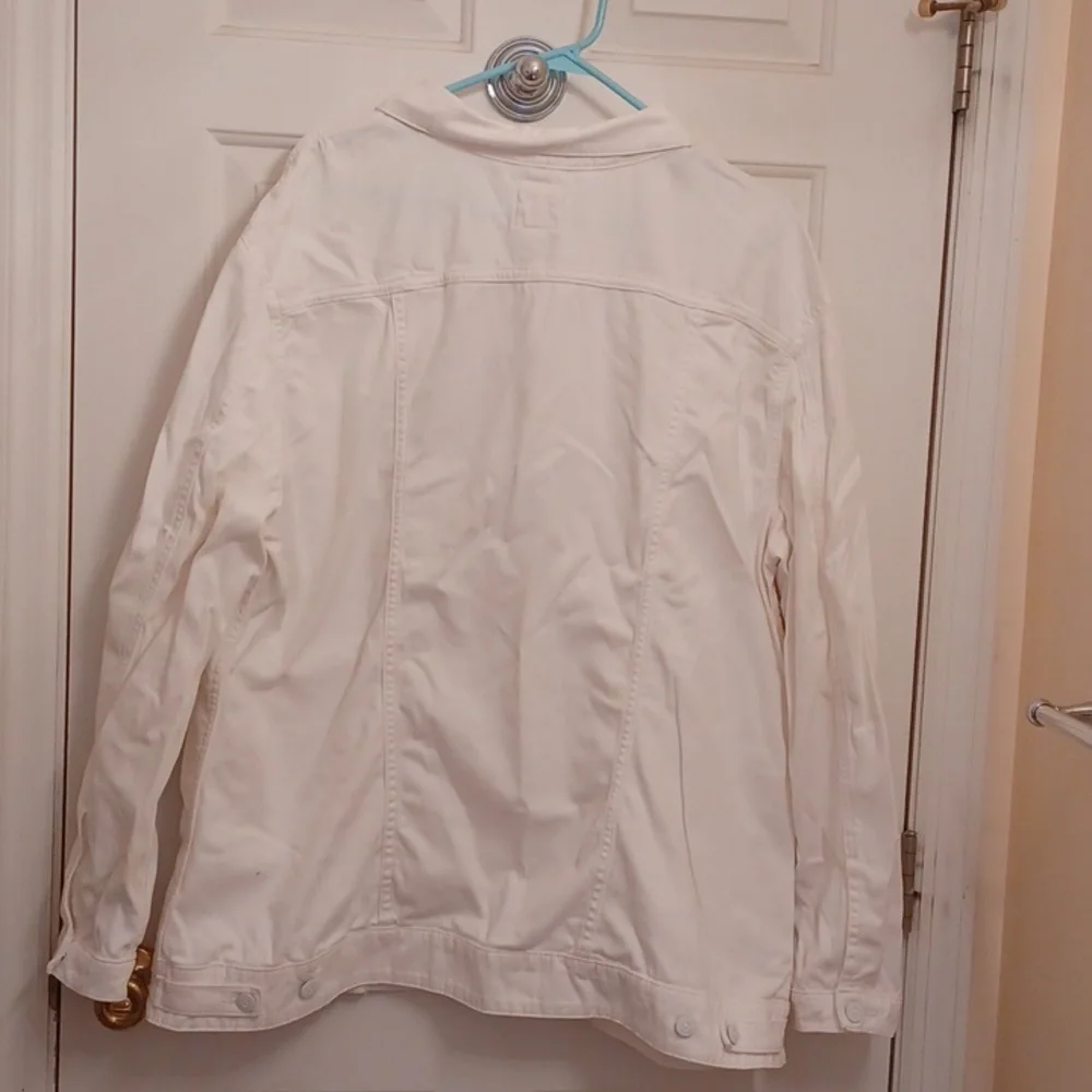 Soft White Button-Front Jacket - Picture 3 of 7
